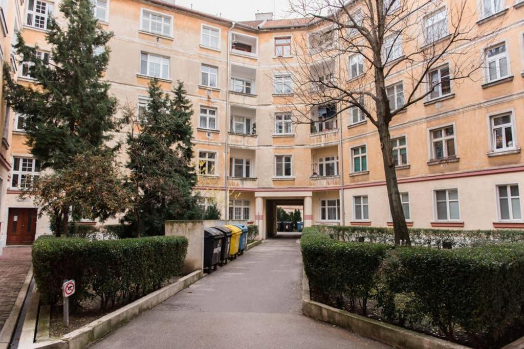 Lion Apartments In Historical Center, Bratislava Old Town Luaran gambar