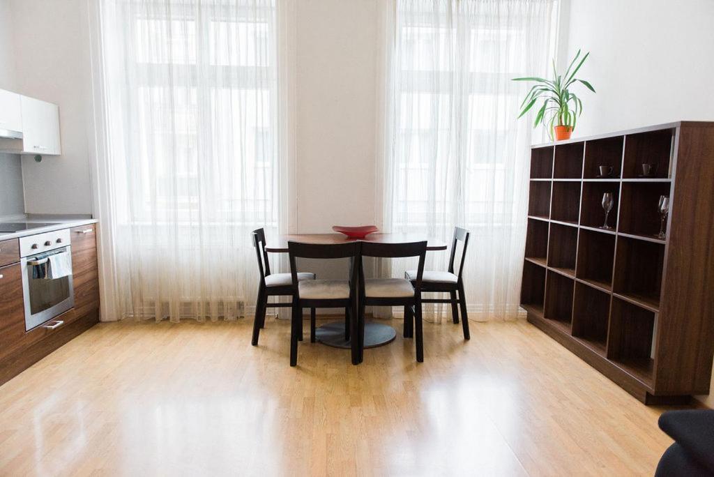 Lion Apartments In Historical Center, Bratislava Old Town Luaran gambar