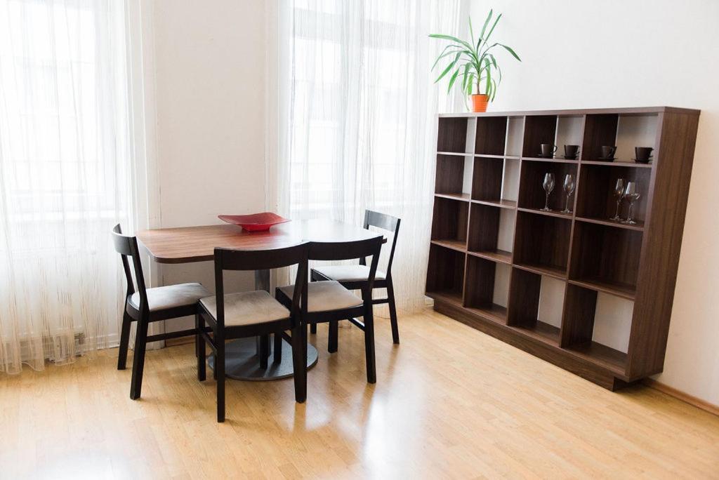 Lion Apartments In Historical Center, Bratislava Old Town Luaran gambar