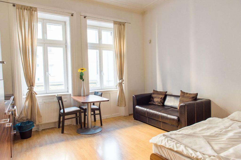 Lion Apartments In Historical Center, Bratislava Old Town Luaran gambar